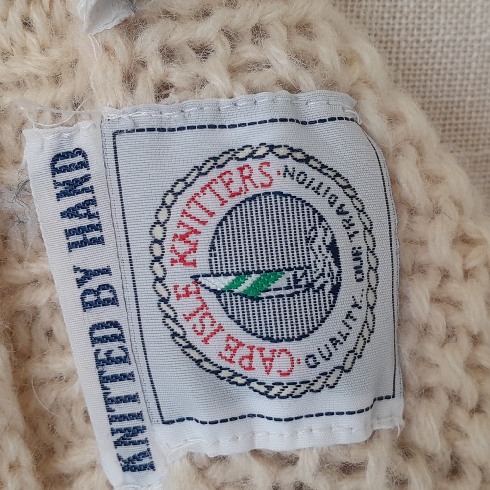 Elegant Cream Knit Cardigan - Picture 2 of 8